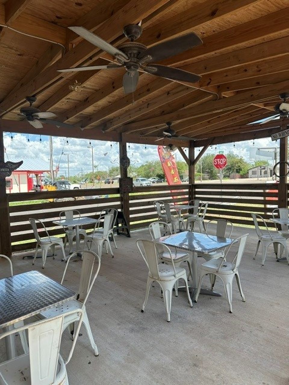 The Burger Barn Hebbronville patio