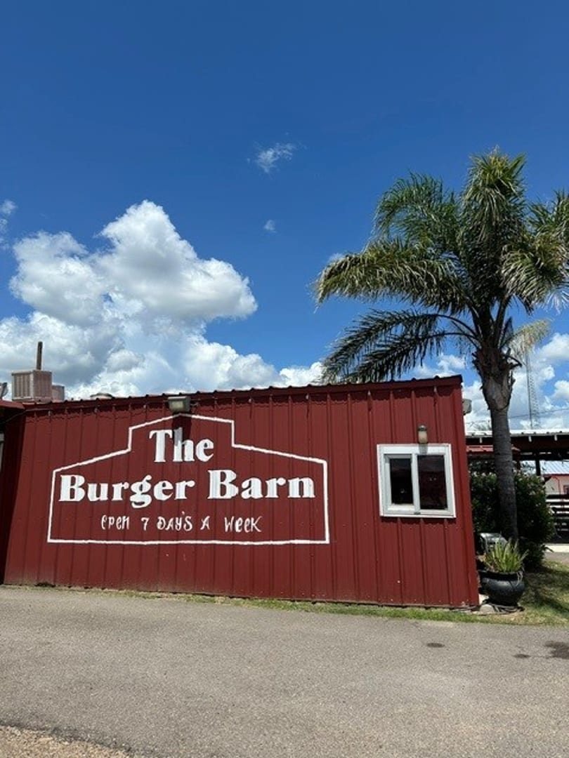 The Burger Barn Hebbronville interior dining